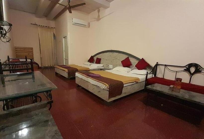 Семейный Номер, The Wayside Inn