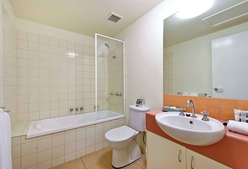 2침실 패밀리 아파트, Metro Advance Apartments &