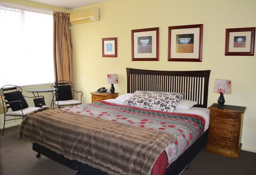 스탠다드 스튜디오, Knightsbridge Apartments
