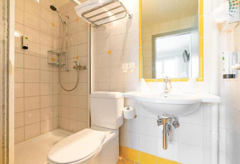 Номер Стандарт с Балконом, Hôtel Des Arts
