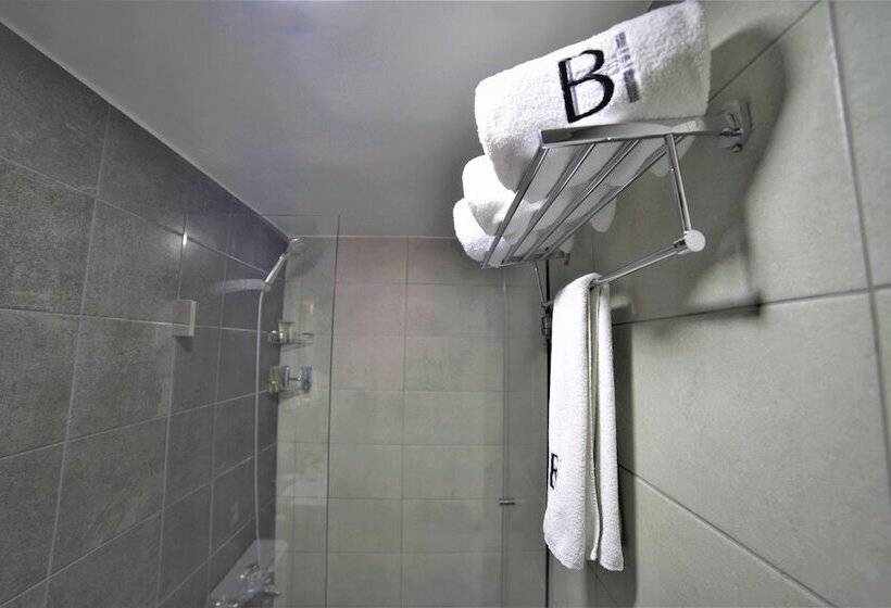 اتاق لوکس سه تخته, Beverly Hotel Beirut