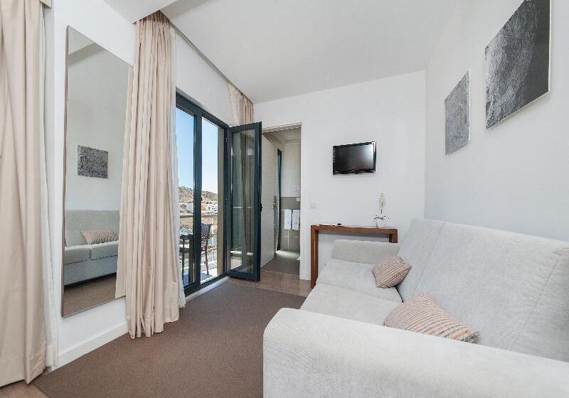 Номер Executive, Expo Sofia Hotel   Free Arrival Shuttle Bus   Free Parking   Free Compliments   Free Wi Fi