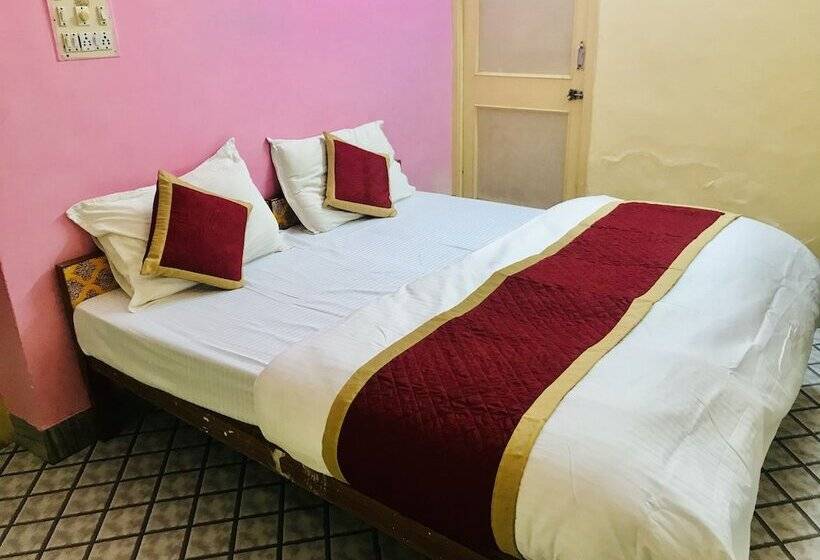 Номер Deluxe, Golden City