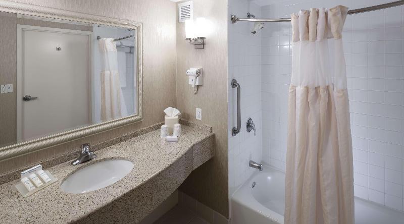 Люкс Кровать Кинг, Hilton Garden Inn Rockaway