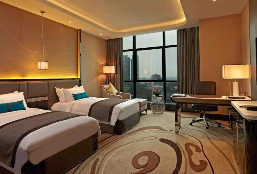 سوییت اجرایی, Pacific Regency Hotel Suites