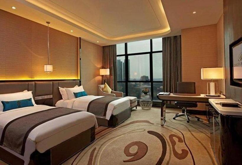 سوییت اجرایی, Pacific Regency Hotel Suites
