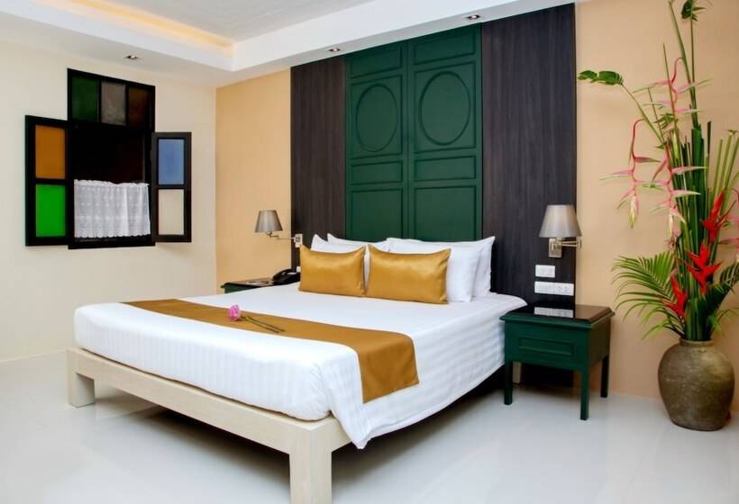 발코니 디럭스 룸, The Old Phuket   Karon Beach Resort   Sha Plus