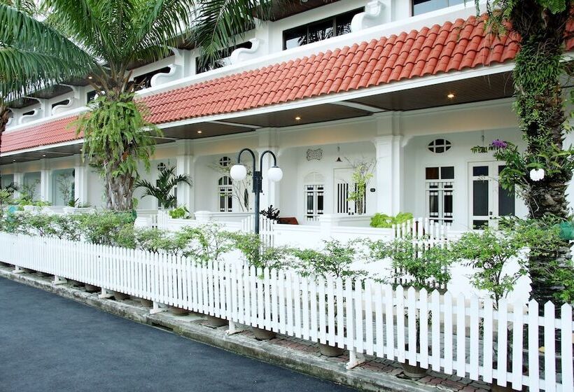 테라스 디럭스 룸, The Old Phuket   Karon Beach Resort   Sha Plus