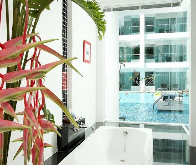 풀장 전망 디럭스 룸, The Old Phuket   Karon Beach Resort   Sha Plus