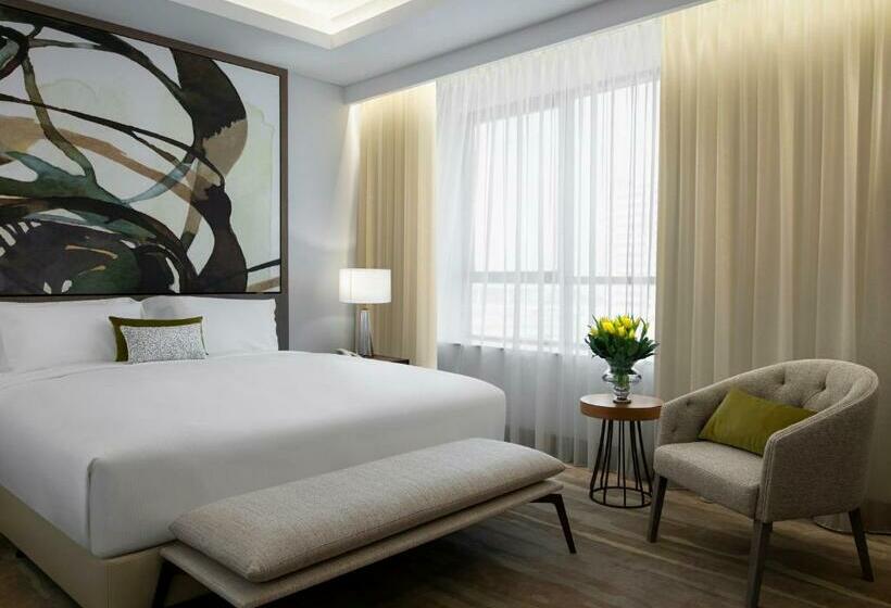 带大床的标准间, Al Jaddaf Rotana Suite