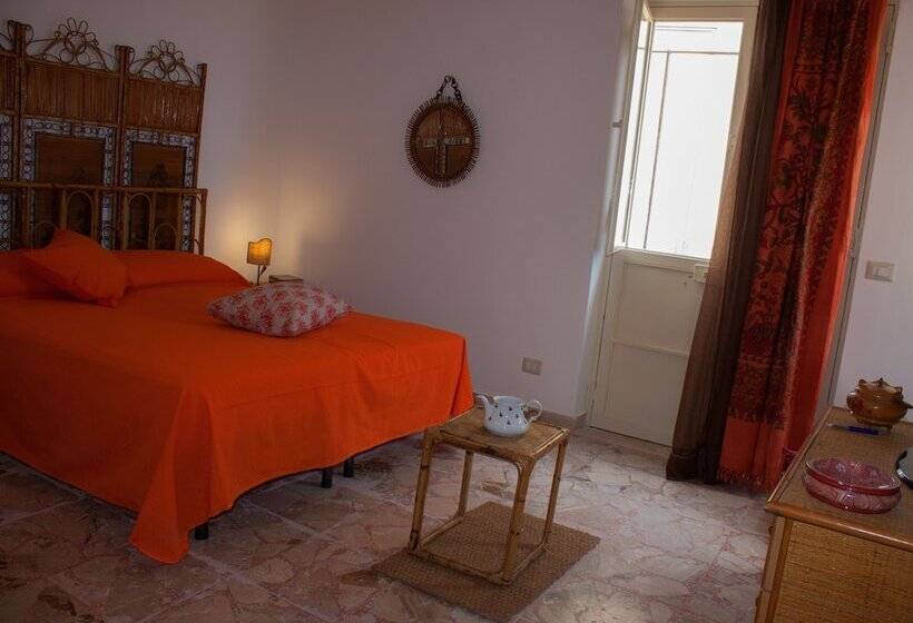 اتاق لوکس سه تخته با چشم‌انداز, B&b Lighea