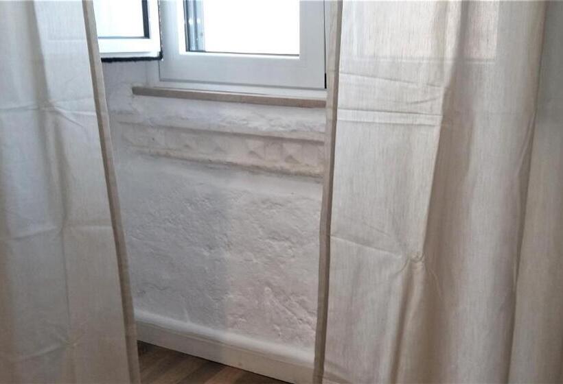 اتاق لوکس سه تخته, I Templari B&b