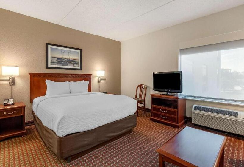 스위트 킹사이즈 침대, Clarion Suites At The Alliant Energy Center