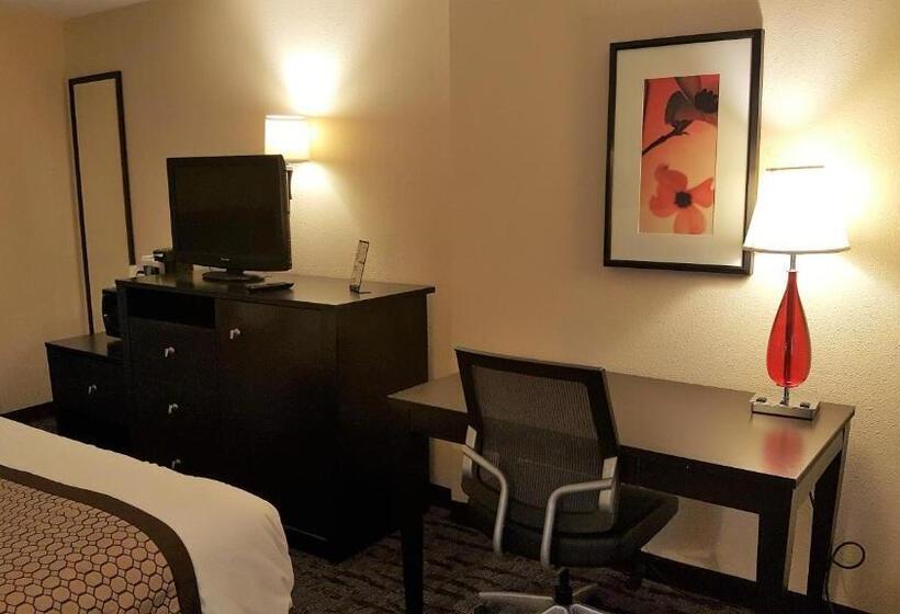 Студио Стандарт Кровать Кинг, Baymont By Wyndham Belleville Airport Area Free Airport Shuttle