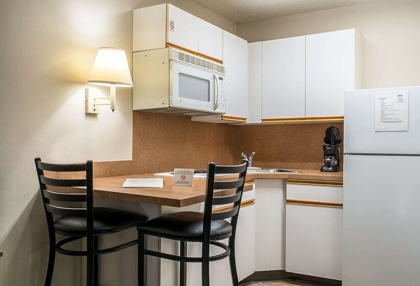带大床的标准间, Suburban Studios Of Wilmington
