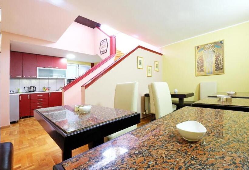 اتاق استاندارد چهار تخته, Villa Tower Gardos