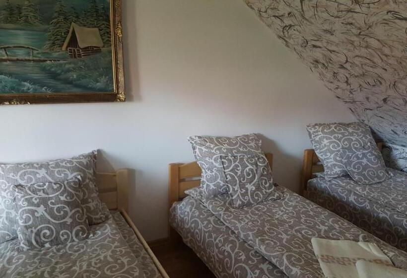 اتاق استاندارد سه نفره, Korond Mako Panzio
