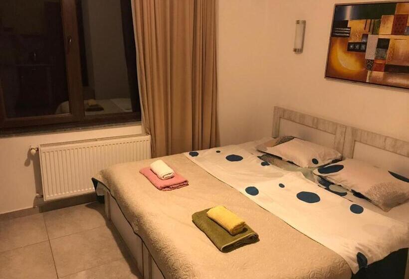 آپارتمان 1 خوابه, Aparthotel Family