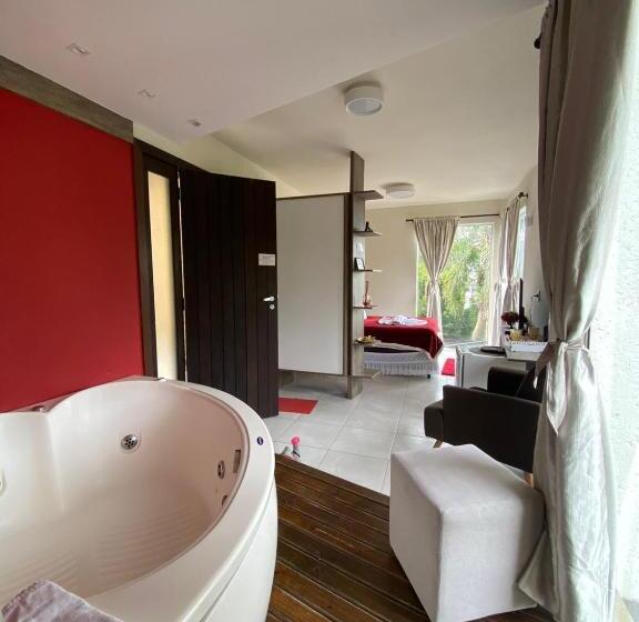 バスタブ付きデラックスルーム, Bombinhas Guest House