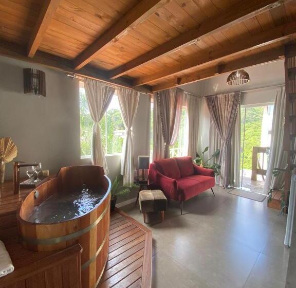 デラックススイート, Bombinhas Guest House
