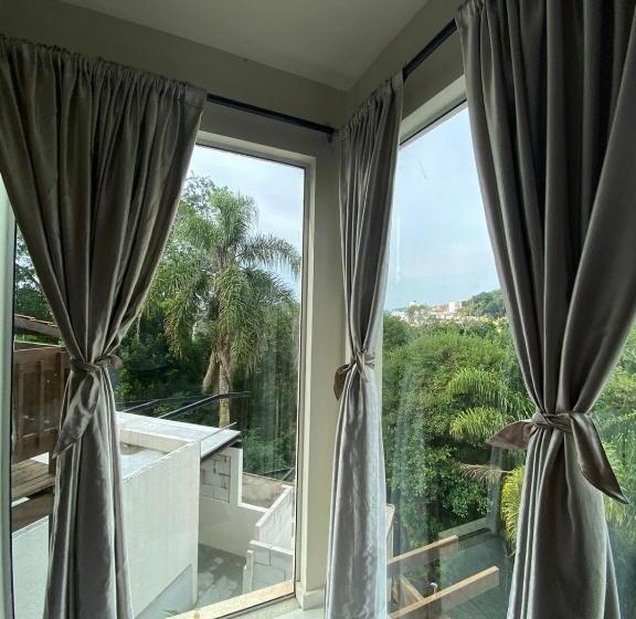 디럭스 자쿠지룸, Bombinhas Guest House