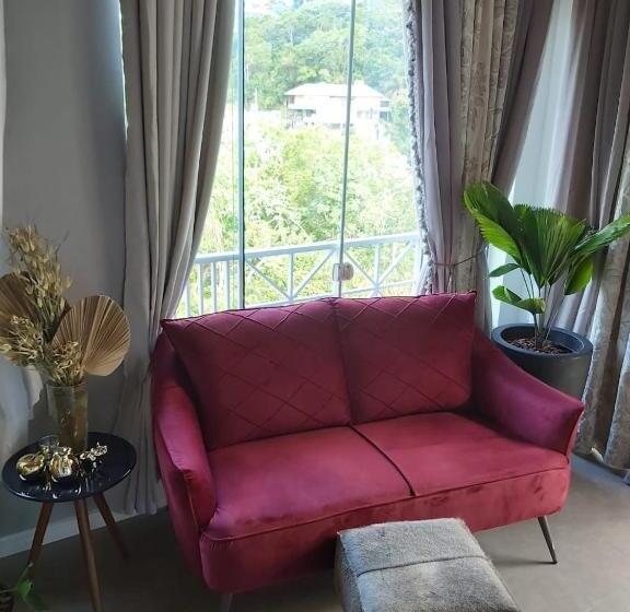 デラックススイート, Bombinhas Guest House