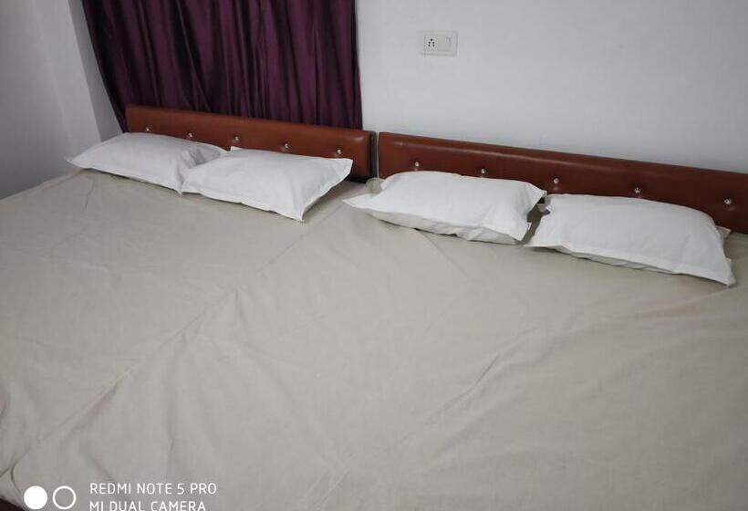 Люкс Повышенной Комфортности, New Hotel Yatri Niwas