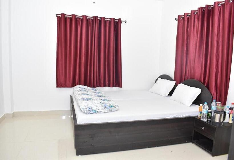 اتاق لوکس با بالکن, Gaurav Guest House