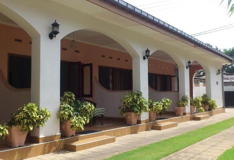 Номер Basic, Ocean View Tourist Guest House At Negombo Beach