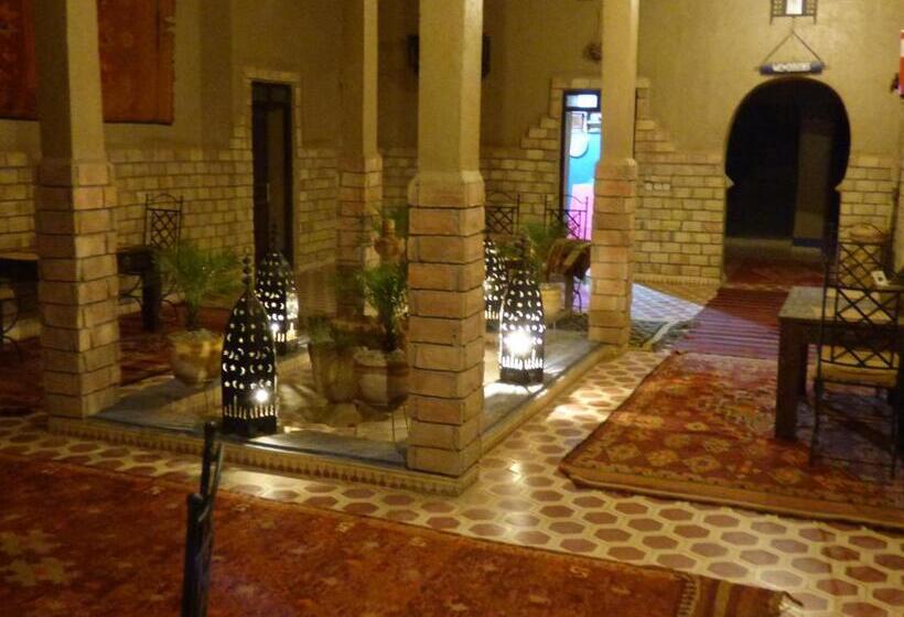 اتاق استاندارد سه نفره, Kasbah Planet Sahara