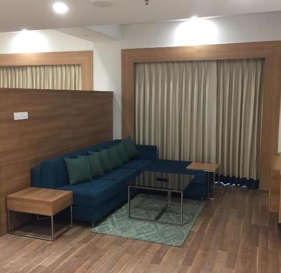 行政套房, Lemon Tree Hotel, Sector 60, Gurugram