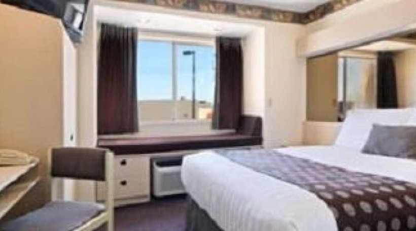 Люкс, Arya Inn & Suites
