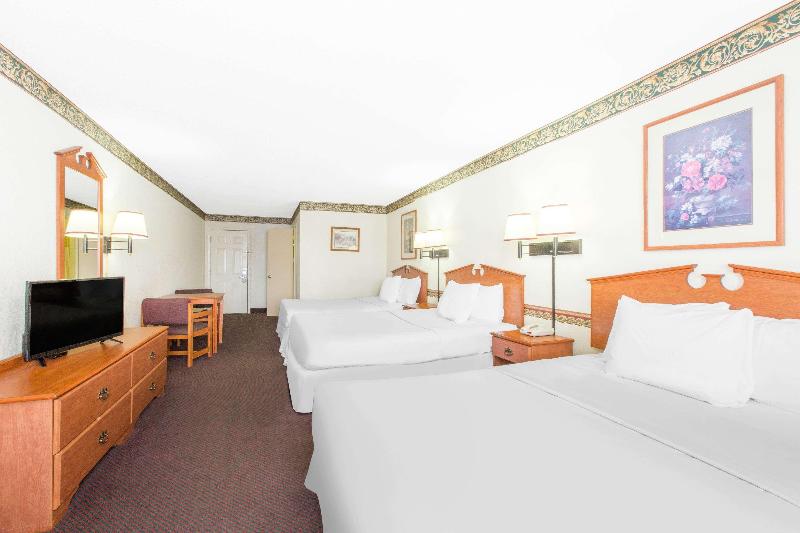 Номер Стандарт, Days Inn & Suites By Wyndham Marshall