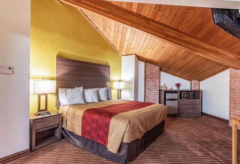 Люкс с гидромассажем, Econo Lodge Inn & Suites