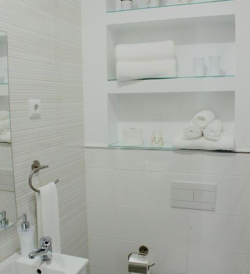 اتاق استاندارد با سرویس بهداشتی مشترک, Aveiro White House