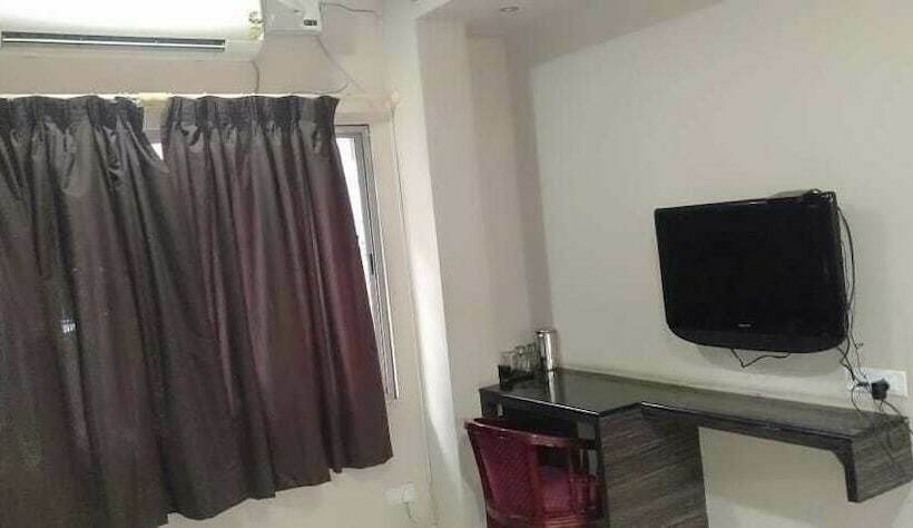 Номер Deluxe, Iroomz Hoysala Residency