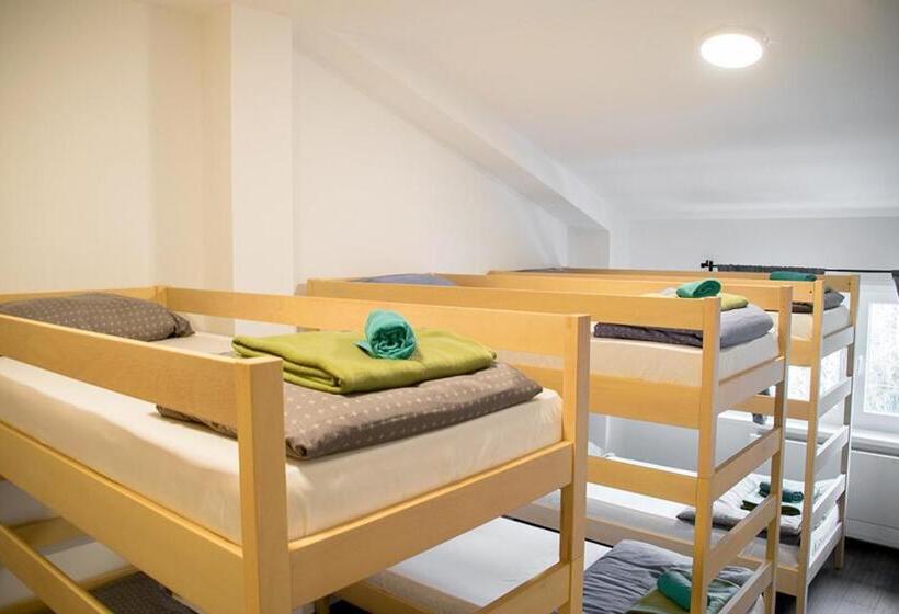 Кровать в Общей Комнате, Wine Hill Hostel