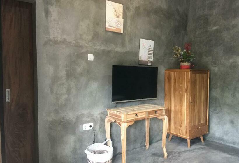 Номер Стандарт Вид на Бассейн, Watukarung Ristu Homestay
