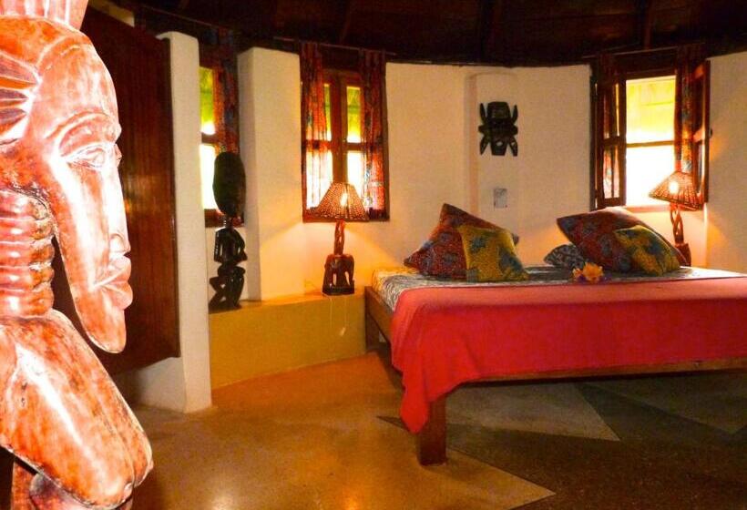 Семейное Бунгало, Ankobra Beach Resort