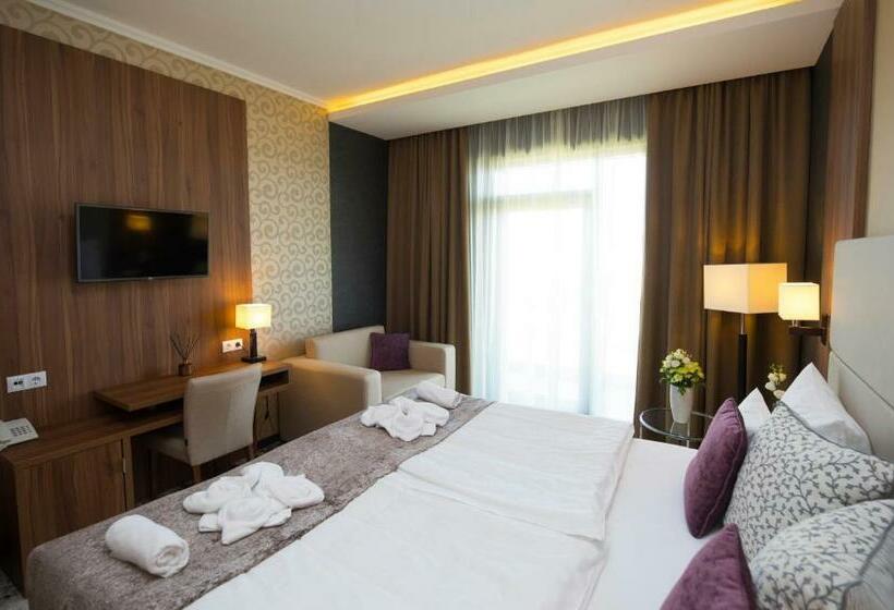 Номер Стандарт Трехместный, Outlet Hotel Polgár