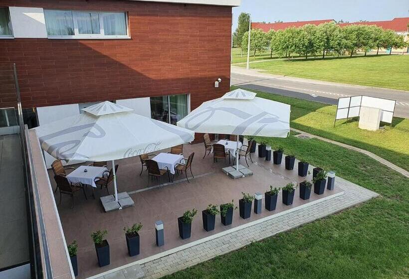Номер Стандарт, Outlet Hotel Polgár