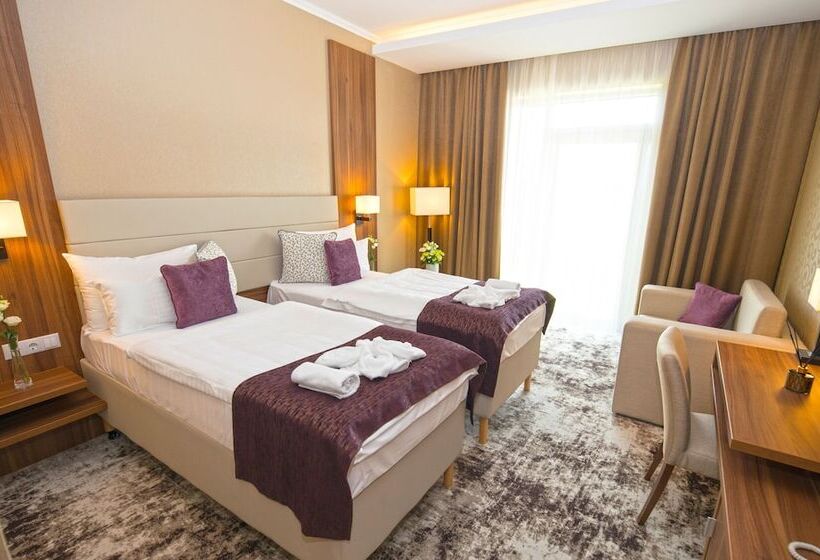 Номер Стандарт Трехместный, Outlet Hotel Polgár