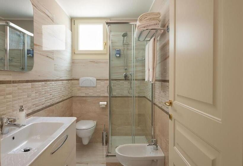 Номер Стандарт Трехместный, Rome Airport Inn