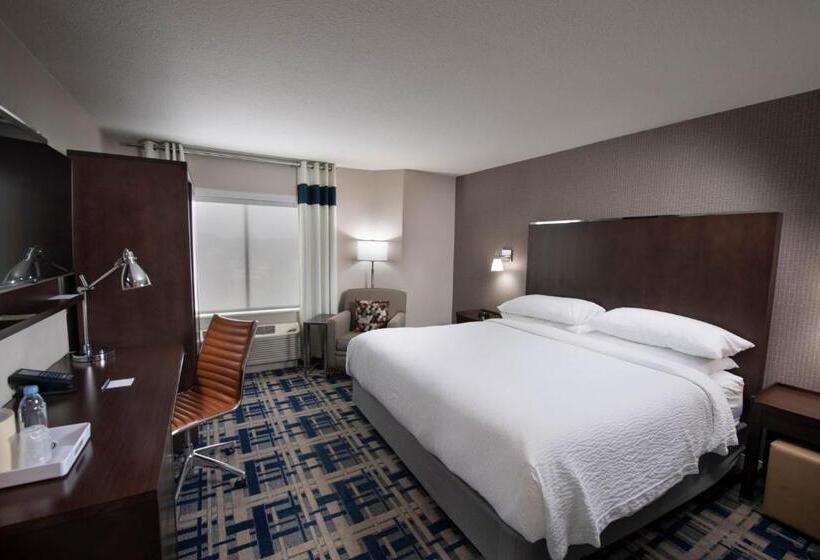 Номер Классика Кровать Кинг, Four Points By Sheraton Charlotte  Lake Norman