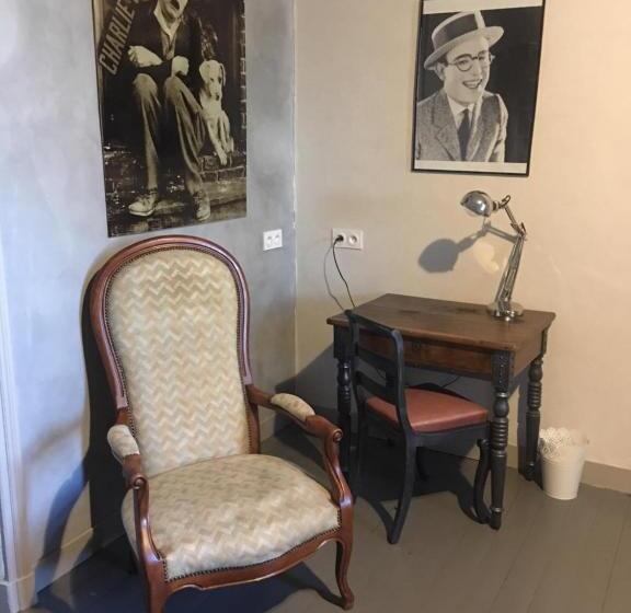 Семейный Номер, Le Petit Château Des Cedres