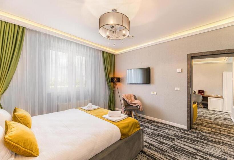 سوییت جونیور, Stejarii Resort
