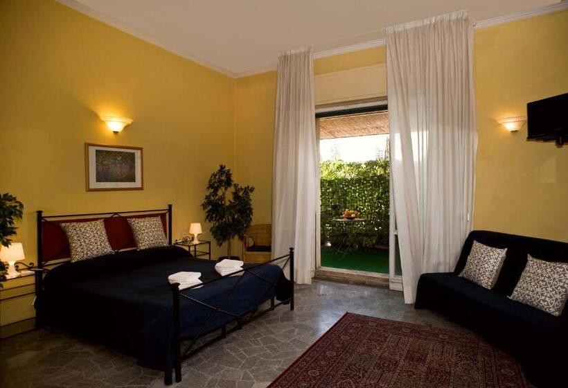 اتاق استاندارد سه نفره, Argentiere Room Apartments