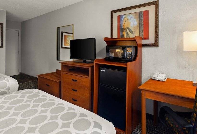 带2个双人床的标准工作室, Magnuson Hotel Detroit Metro Airport