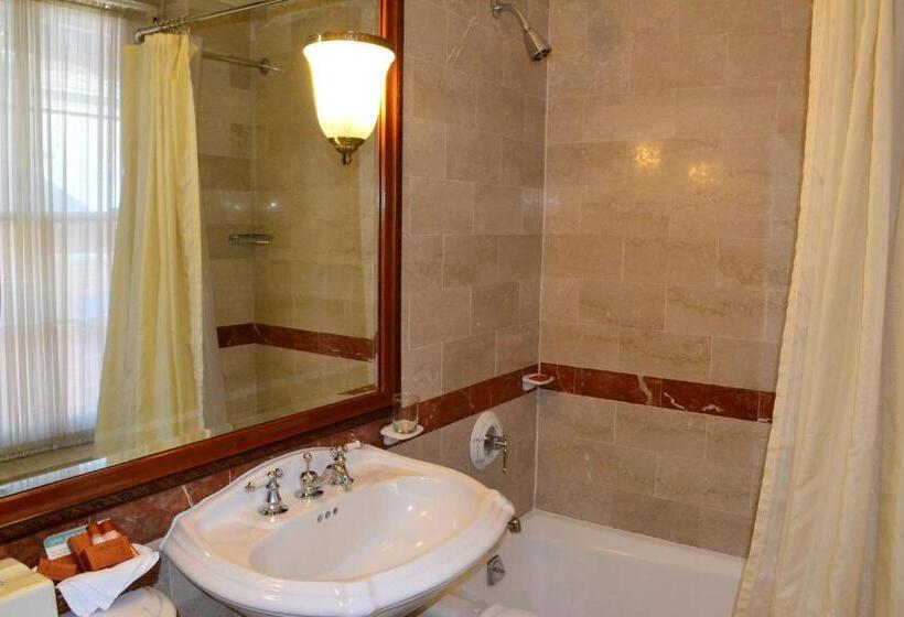 اتاق سوپریور با تخت بزرگ, The Wall Street Inn
