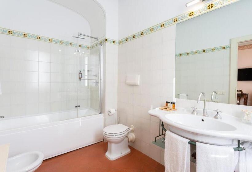 Номер Deluxe с Гидромассажем, Villa Marsili
